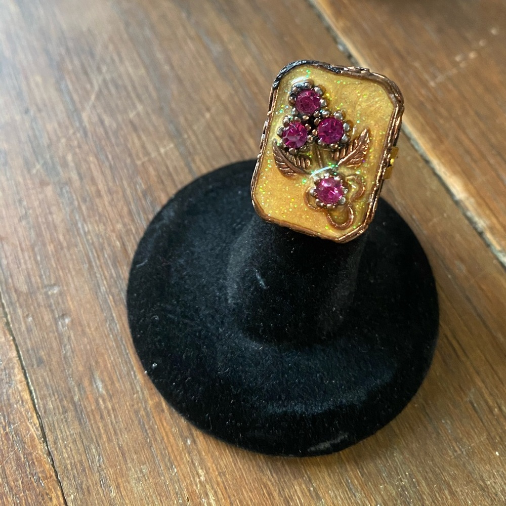 Beautiful Adjustable Ring Perfect for Fall